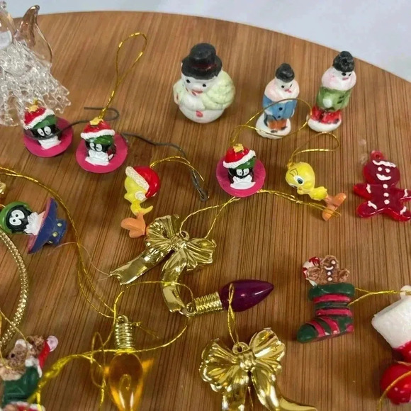 Lot mini ornaments figurines looney toons bugs tweety Marvin CHRISTMAS Holiday - Picture 7 of 11